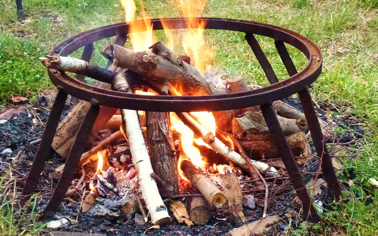 Feuerstelle vor Seminarhaus Knaubenhof